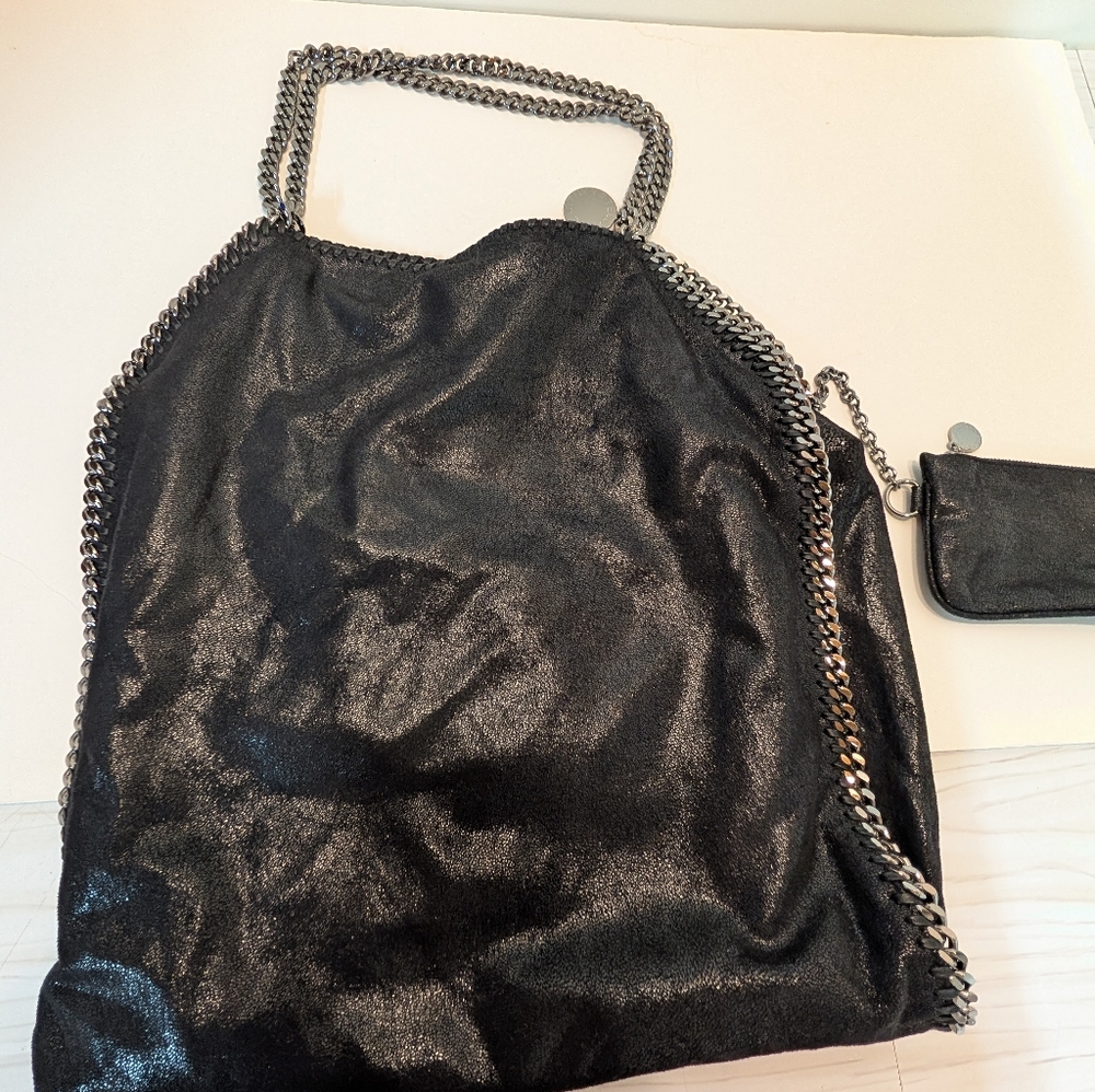 Stella McCartney Falabella tote bag features signature silver-tone chain trim - Picture 3 of 11